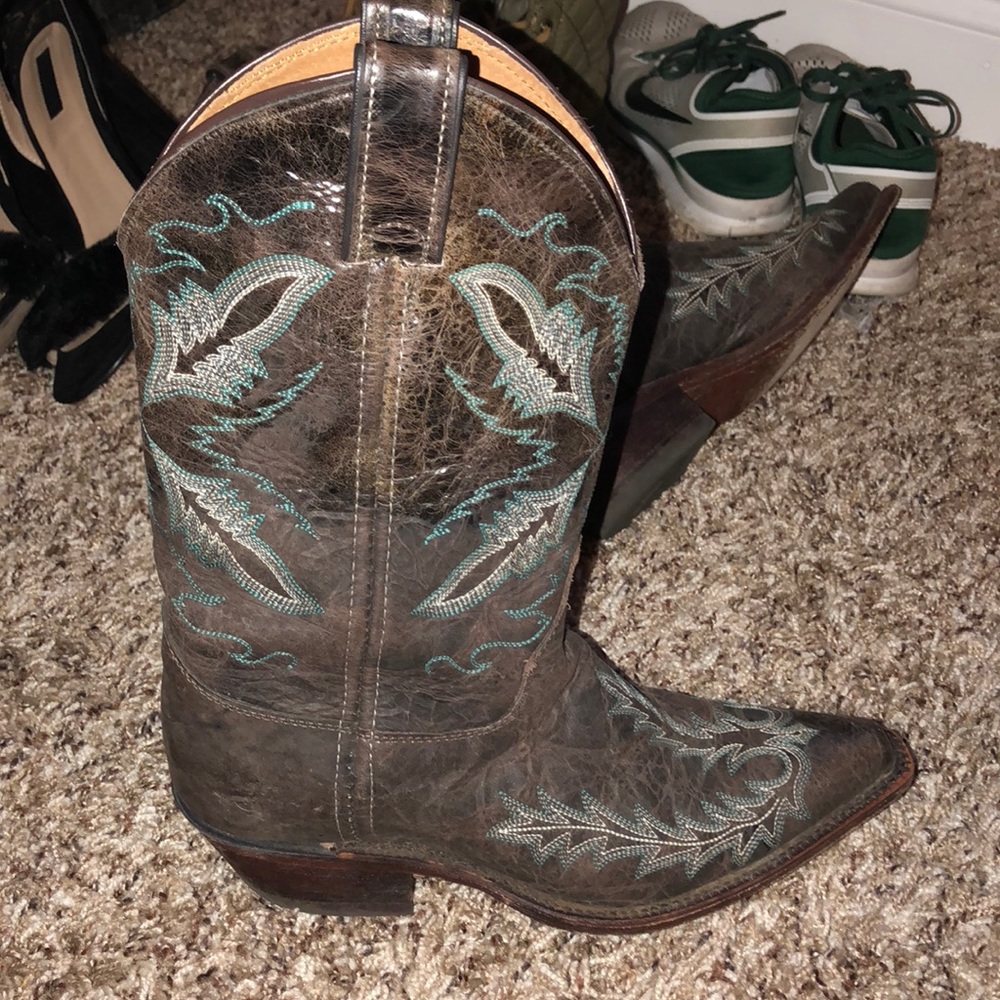 Women’s cowgirl boots